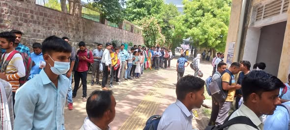 Candidates queuing at an Agravan job fair
